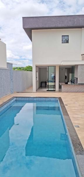 Casa aconchegante c/ piscina e área de lazer